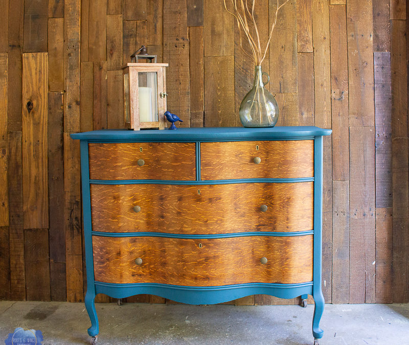 https://rootsandwingsfurniture.com/wp-content/uploads/2019/10/Dixie-Belle-Antebellum-Blue-and-tiger-oak-dresser-makeover-roots-and-wings-furniture-2-800x675.jpg